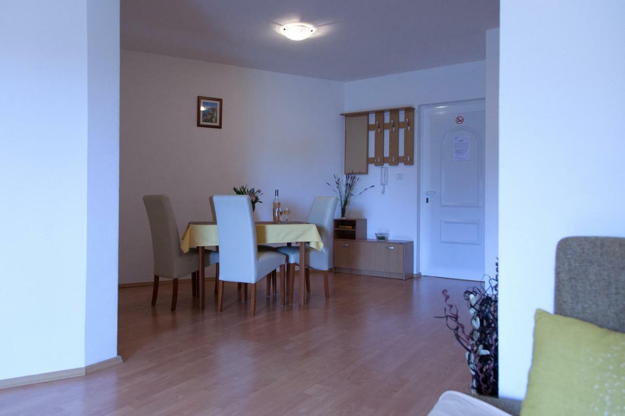 Apartment Helga Liznjan Exterior photo